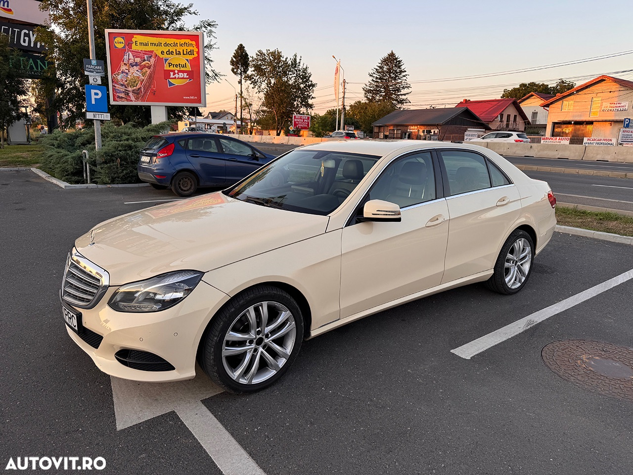 Mercedes-Benz E 200 BlueTEC 7G-TRONIC - 2