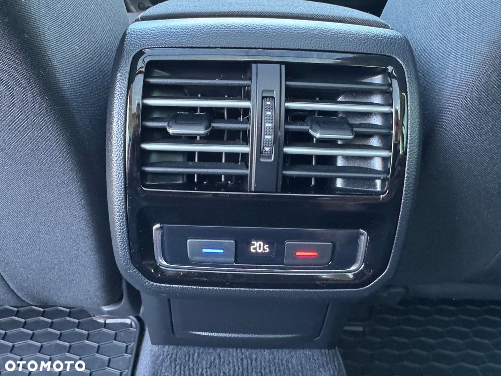 Volkswagen Passat Variant 2.0 TDI SCR DSG 4Motion Elegance - 26