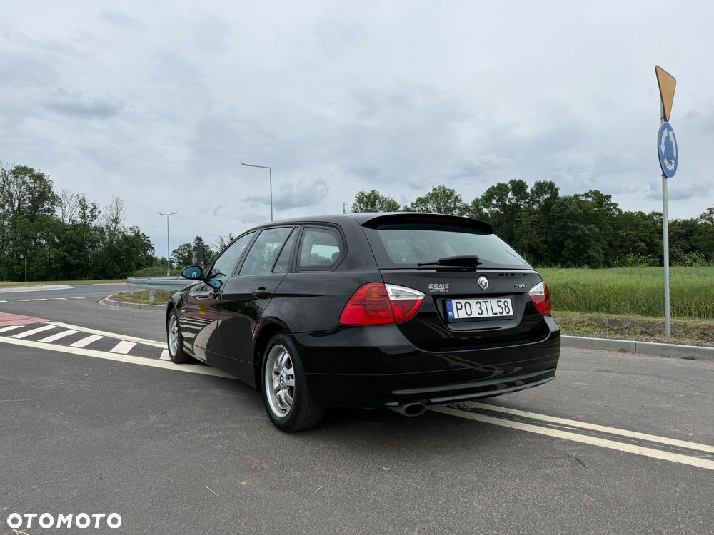 BMW Seria 3 318i - 5