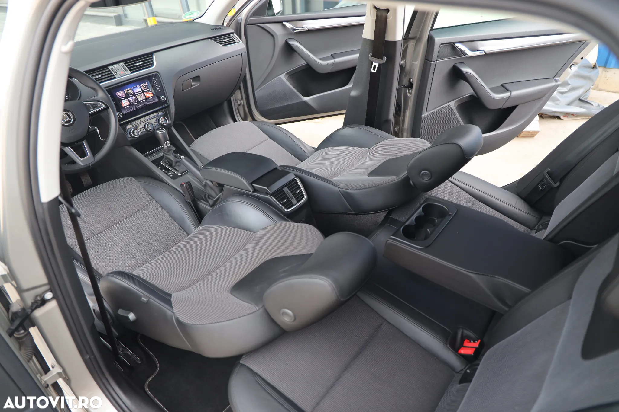 Skoda Octavia Combi Diesel 1.6 TDI DSG Style - 8