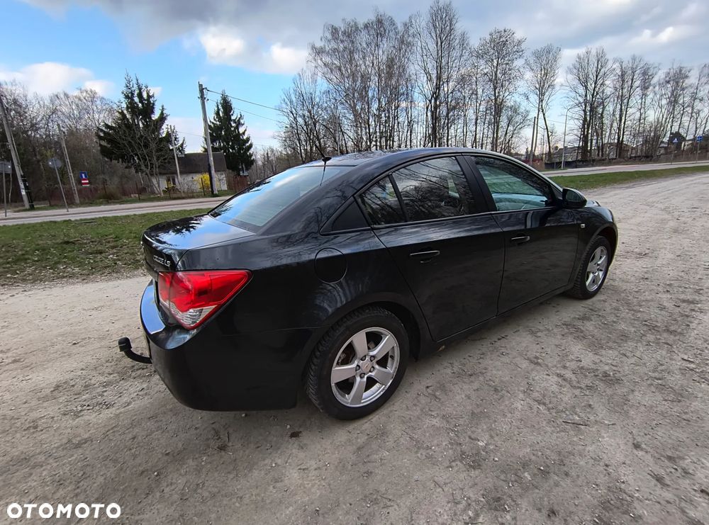 Chevrolet Cruze 1.8 LS - 28