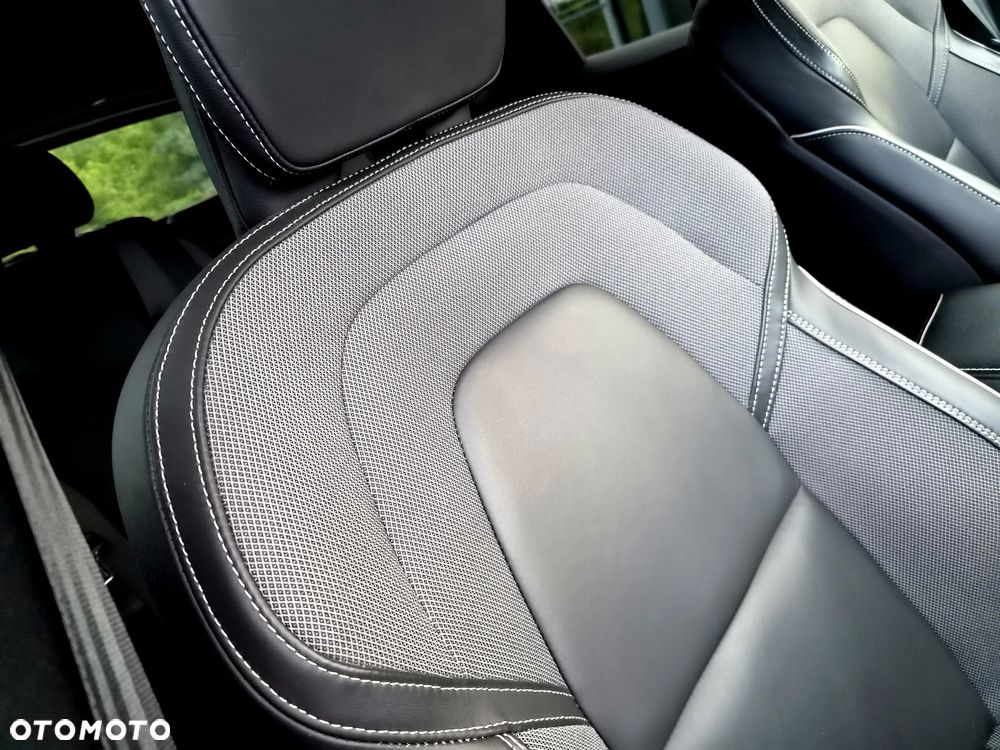 Volvo XC 60 B4 D AWD Plus Dark - 26
