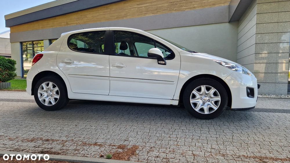 Peugeot 207 - 13