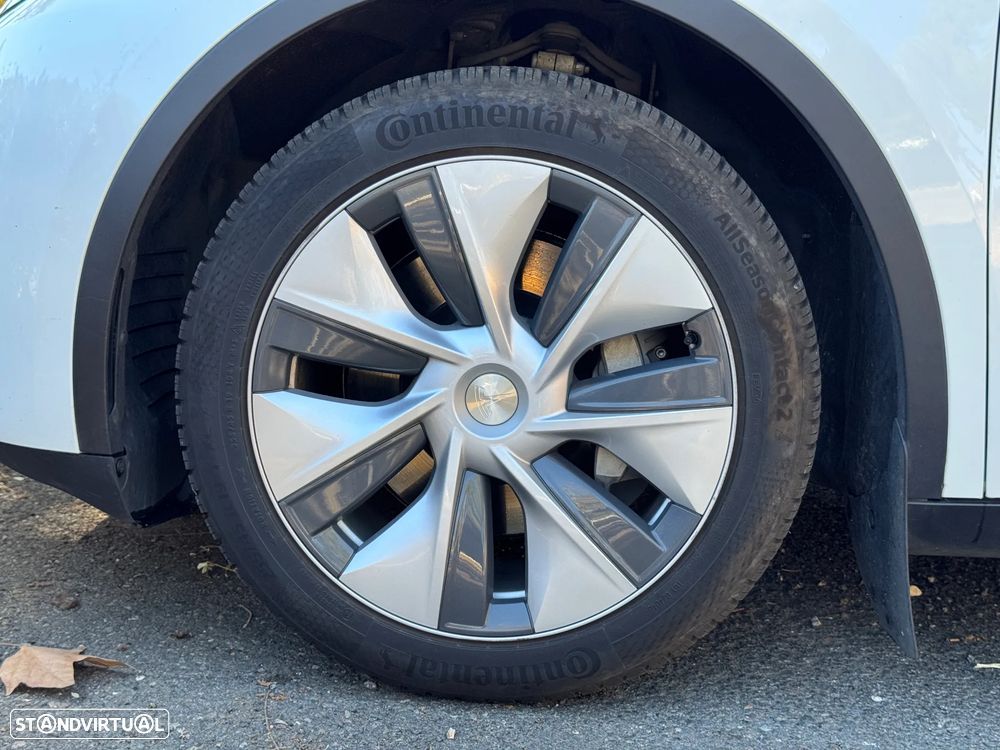 Tesla Model Y - 21