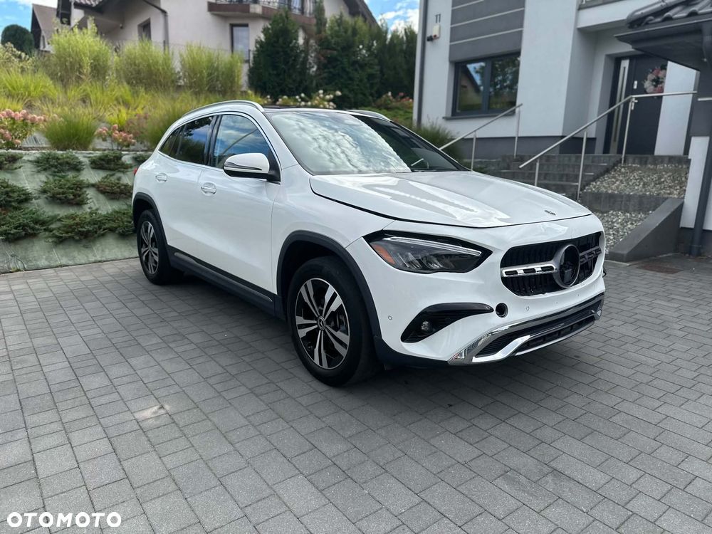 Mercedes-Benz GLA 250 4Matic 8G-DCT EDITION 2022 - 24