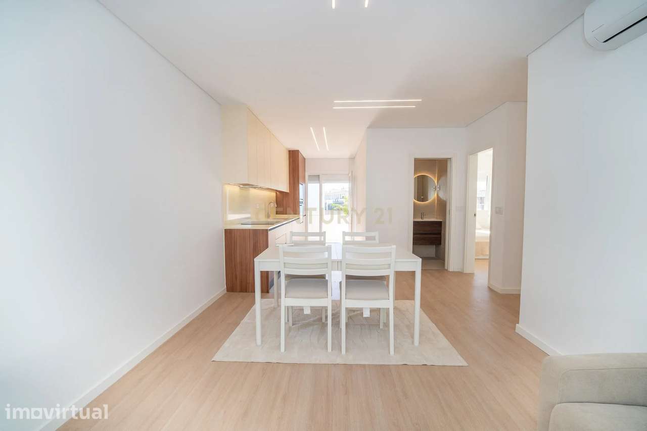 Apartamento Totalmente Renovado em Almada com 3 Quartos, 3 WC e Varand - Grande imagem: 4/33