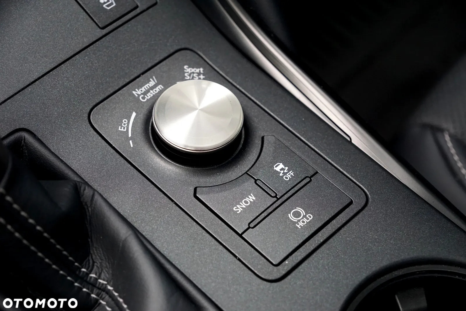 Lexus Inny - 32
