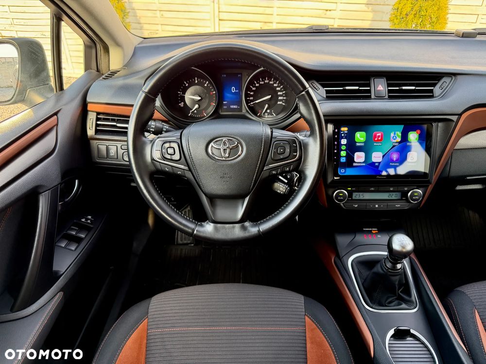 Toyota Avensis 2.0 D-4D Premium - 6