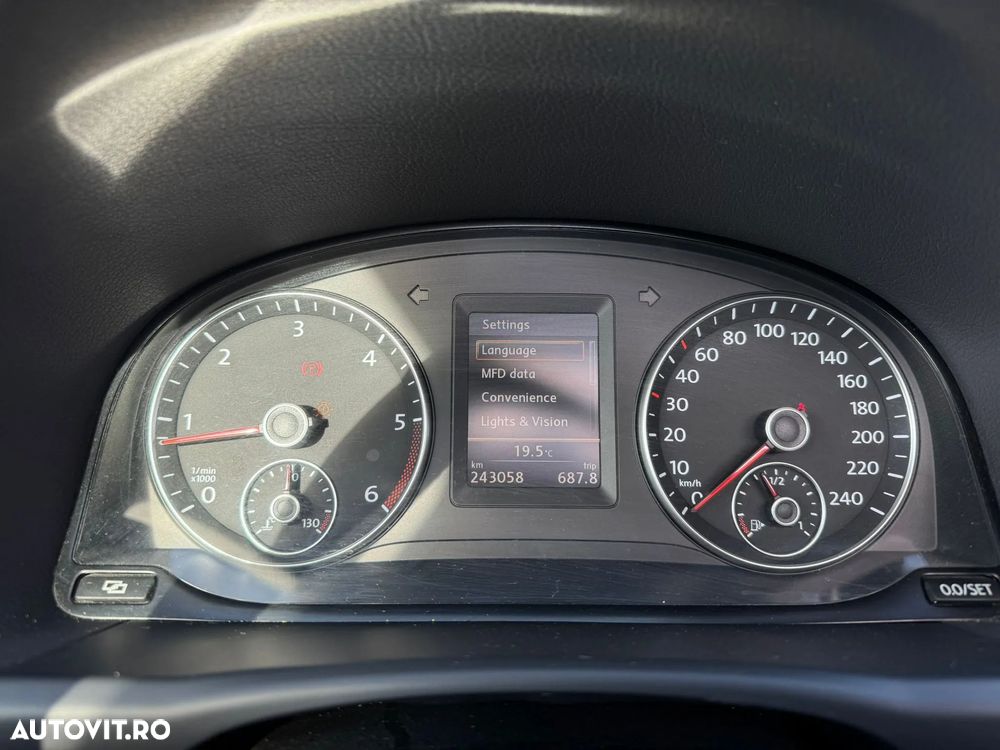 Volkswagen Touran 1.6 TDI DPF BlueMotion Technology Highline - 13