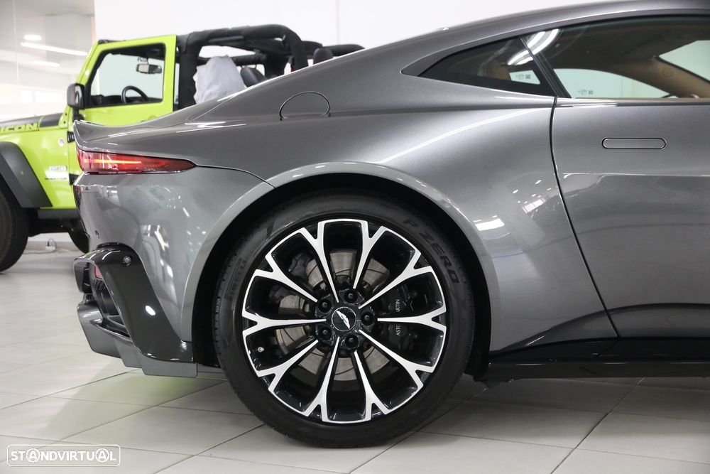 Aston Martin Vantage Coupe V8 - 4