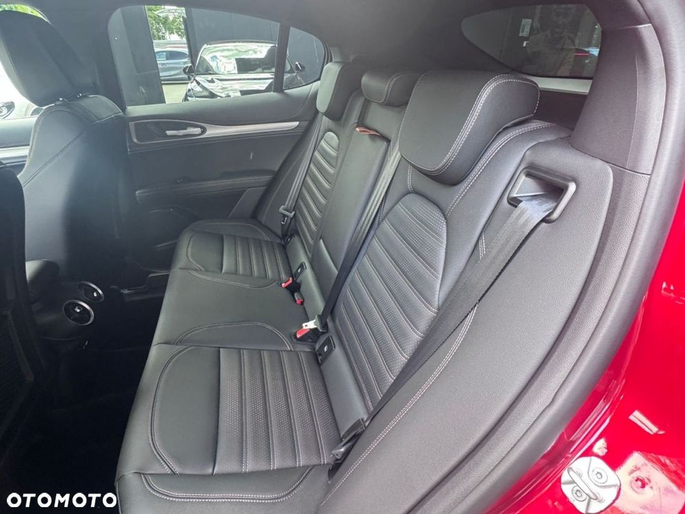 Alfa Romeo Stelvio - 11