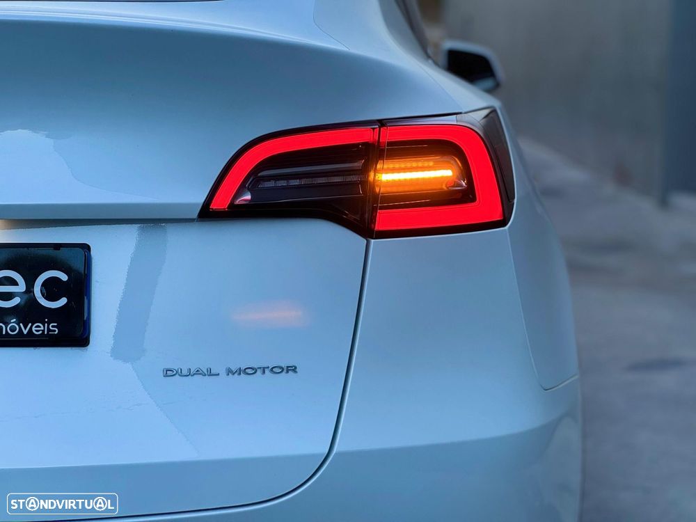 Tesla Model Y Long Range Dual Motor AWD - 18