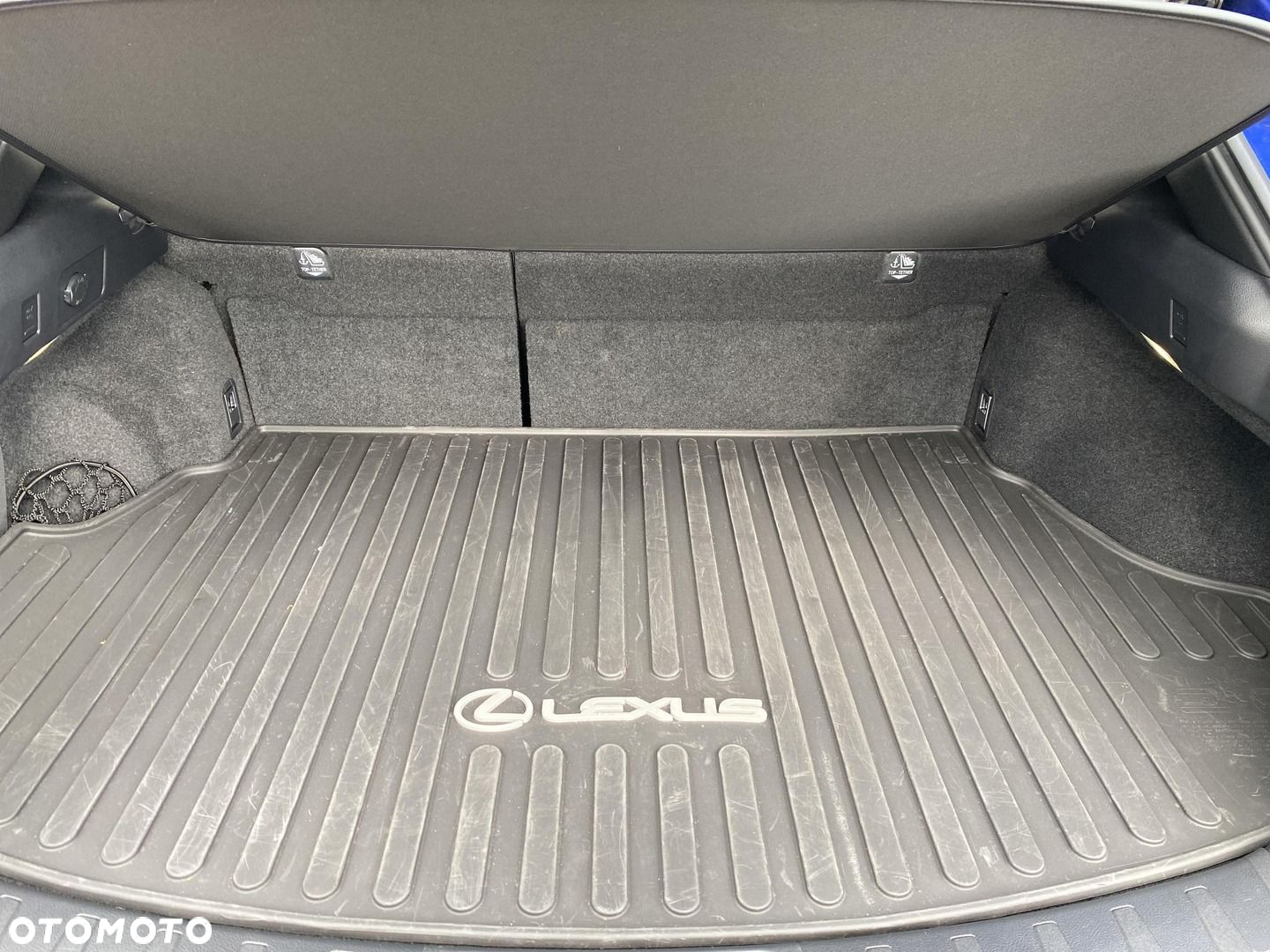 Lexus UX 300h F Sport - 12
