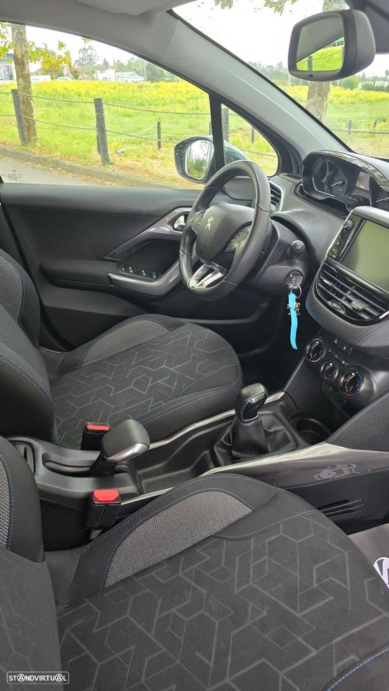 Peugeot 2008 1.2 PureTech Style - 44