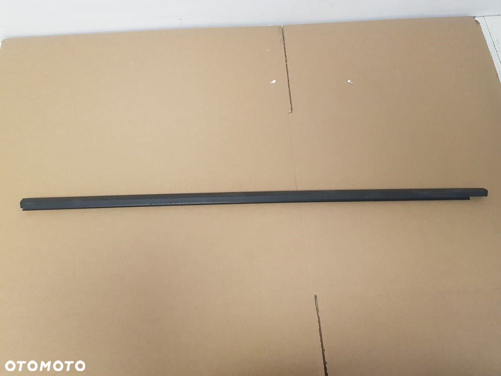 NOWA LISTWA ZGARNIAJĄCA SZYBY PRAWA PRZEDNIA PRZÓD VW POLO 2G 2G0 VI 6 17-24 2G4837477B