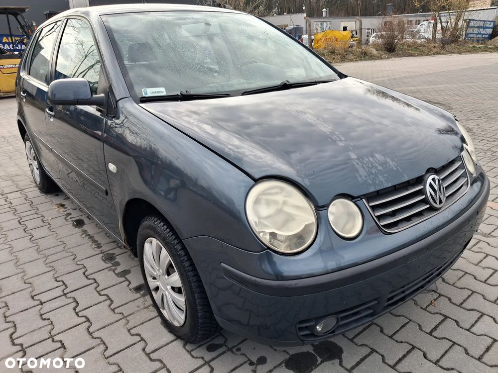 Volkswagen Polo IV 9N silnik 1.4 TDI AMF 75KM skrzynia biegów GGV / EWR drzwi maska błotnik klapa zderzak LC7V lampa szyba pompowtrysk alternator sprężarka turbina maglownica łapa alternatora pokrywa silnika głowica wtrysk pompa wysokiego ciśnienia vacum miska olejowa fotel belka sterownik moduł wiązka przewód rura chłodnica pas panel EGR sterownik zacisk mcperson sanki lewarek wybierak mechanizm silniczek obudowa miska olejowa kierownica przełącznik tłumik wydech pompka zamek przepustnica przepływomierz  CAŁY NA CZĘŚCI - 1