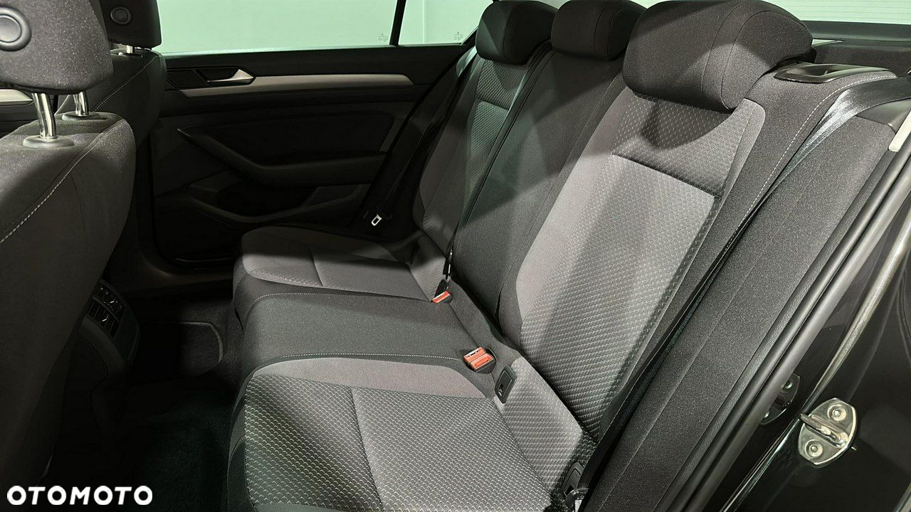 Volkswagen Passat - 14