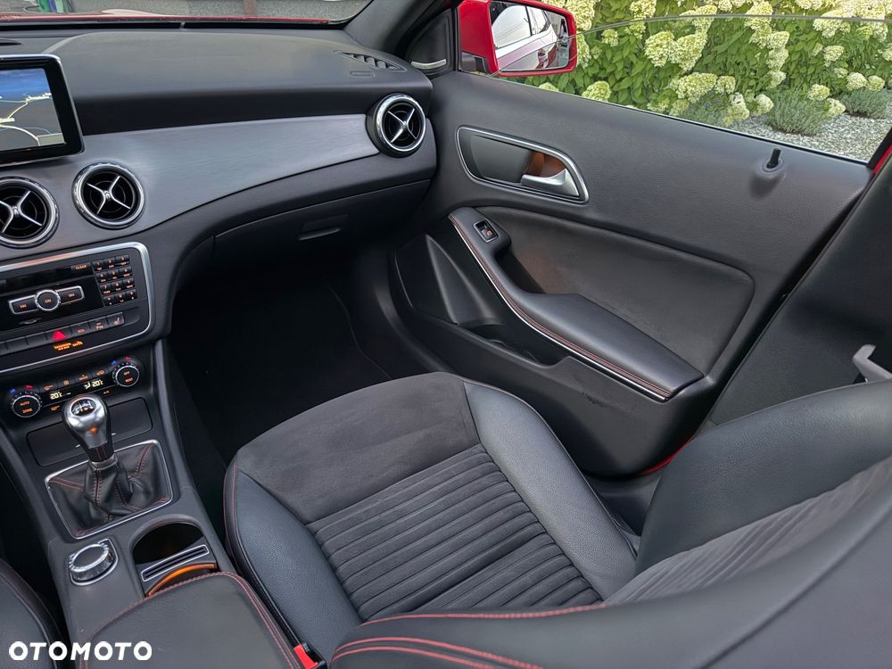 Mercedes-Benz GLA 200 AMG Line - 9