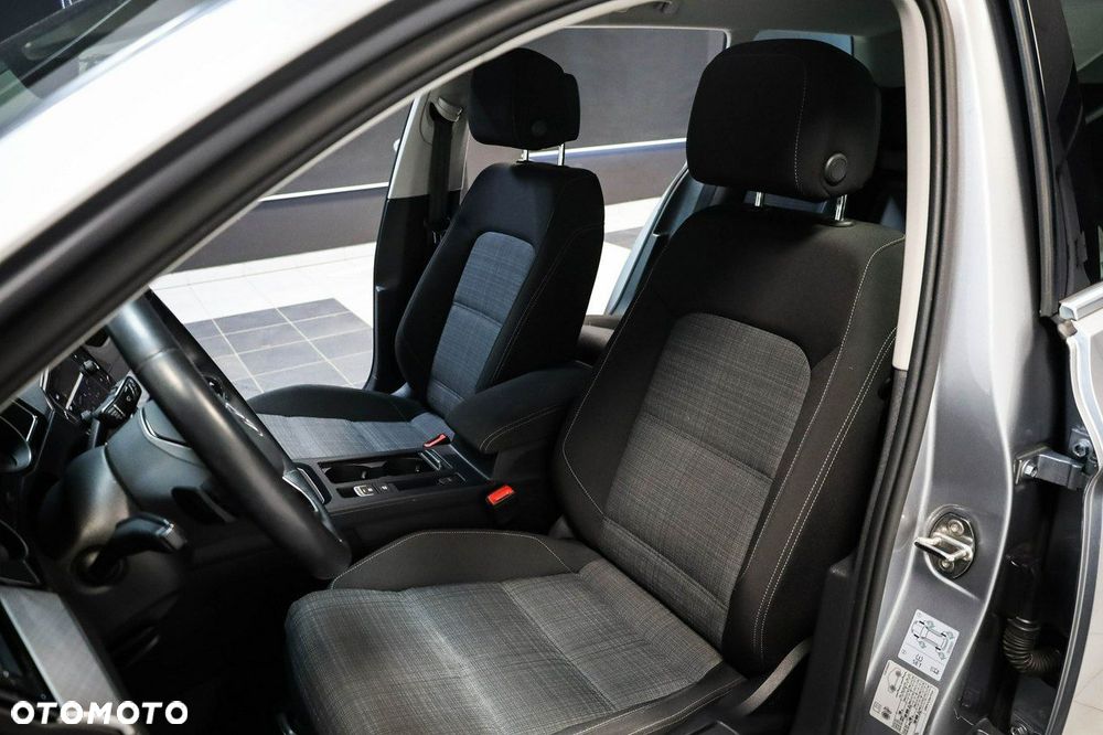 Volkswagen Passat - 17