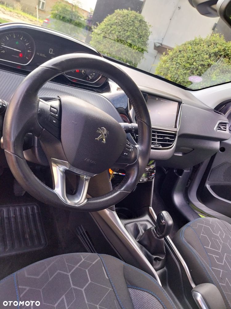 Peugeot 2008 1.2 Pure Tech Active S&S - 23