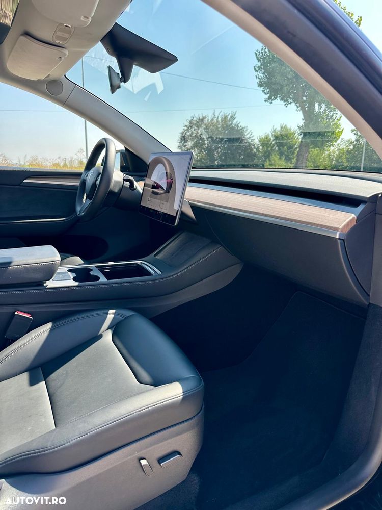 Tesla Model Y - 23