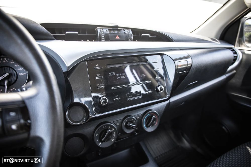 Toyota Hilux 2.4 D-4D 2WD CD CM - 17