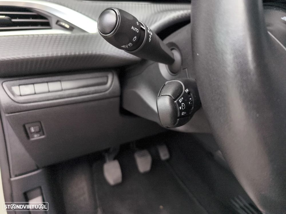 Peugeot 2008 1.2 PureTech Style - 20
