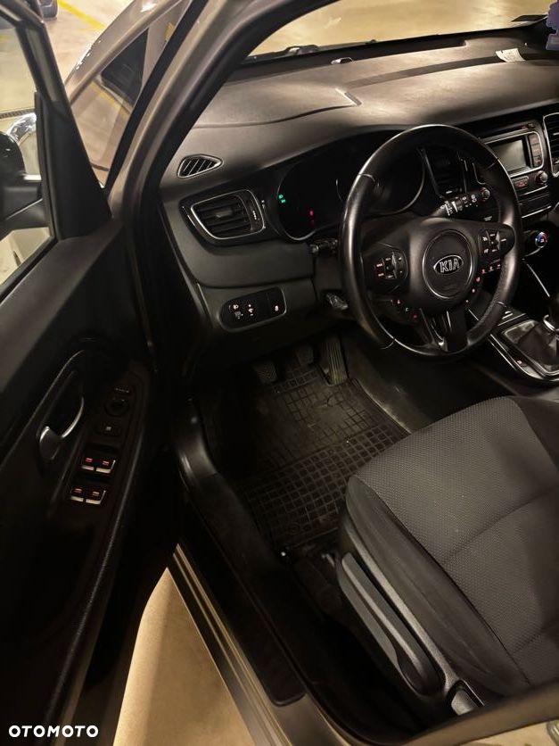 Kia Carens 1.6 GDI L - 23