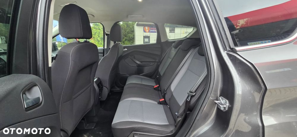 Ford Kuga 1.5 EcoBoost 2x4 Titanium - 32