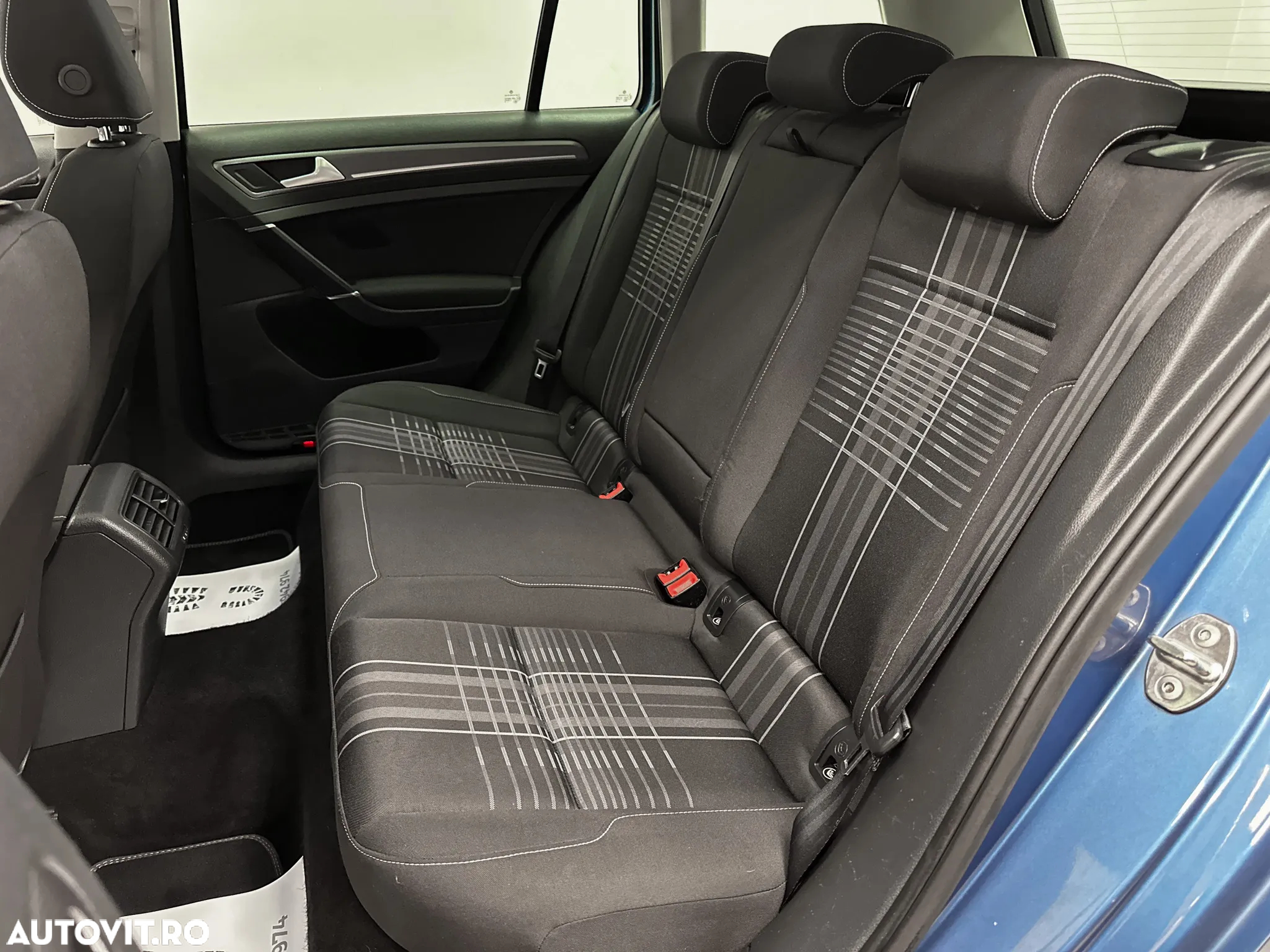 Volkswagen Golf 1.6 TDI BlueMotion Technology DSG Lounge - 19