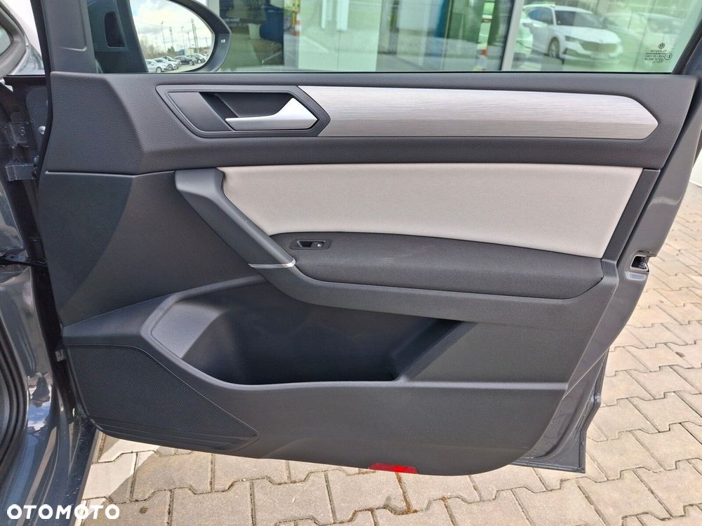 Volkswagen Touran - 22