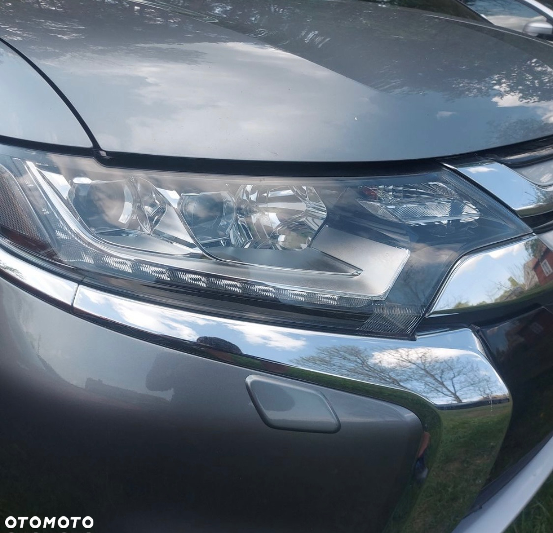 Mitsubishi Outlander 2.2 DI-D 4WD Automatik Diamant Edition - 38