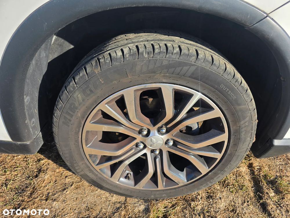 Mitsubishi Outlander - 21