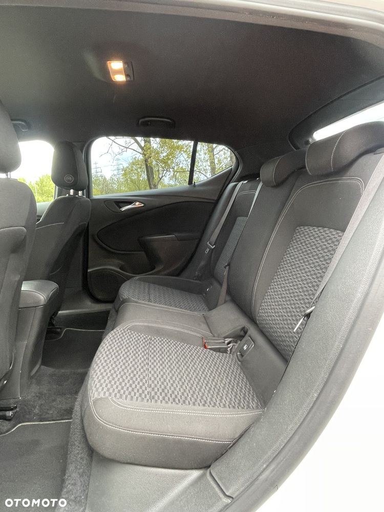 Opel Astra 1.4 T Dynamic S&S - 27