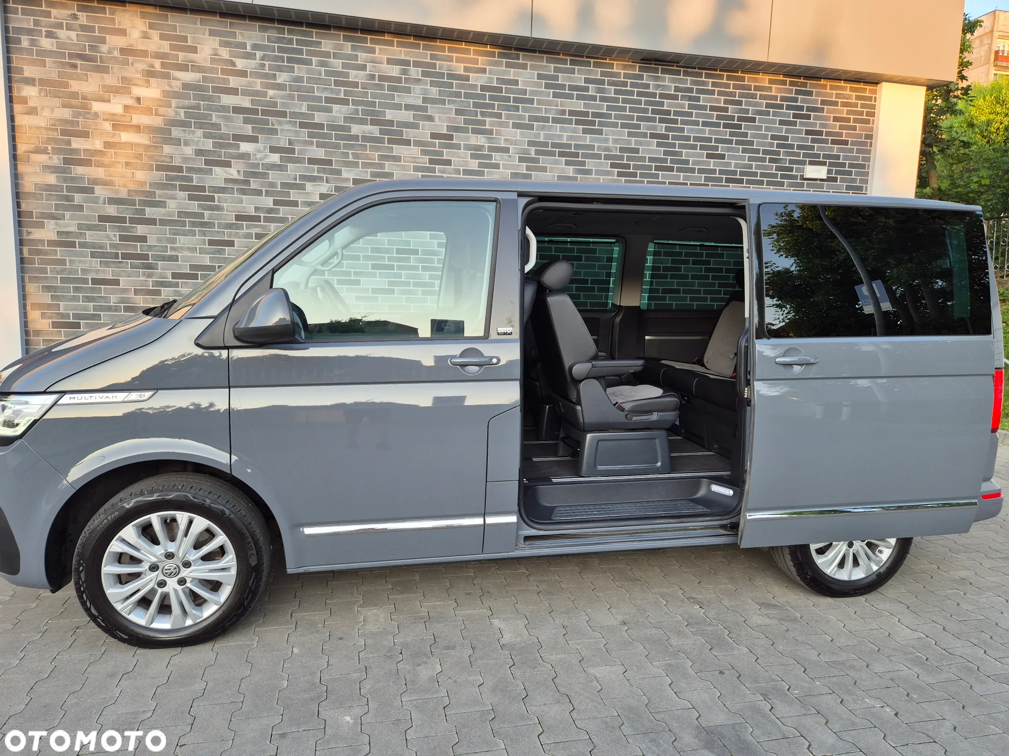 Volkswagen Multivan - 10