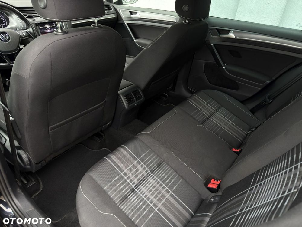 Volkswagen Golf - 30