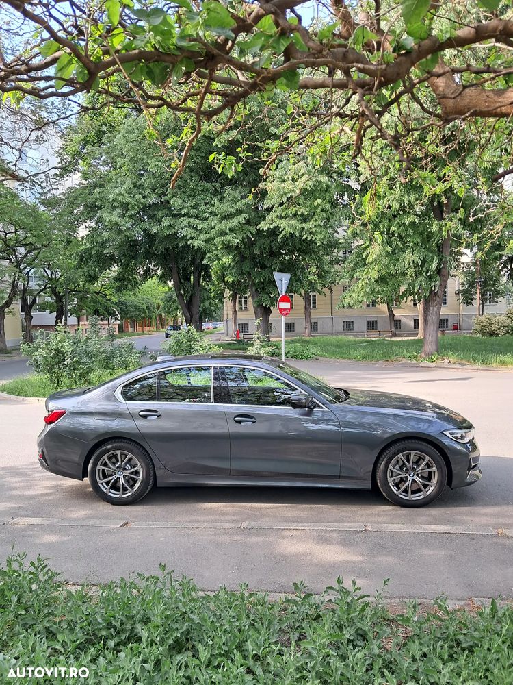 BMW Seria 3 330i Aut. Luxury Line - 35