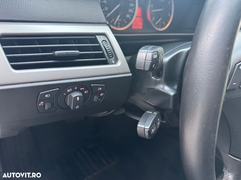 BMW Seria 5 525d Touring Aut. - 8