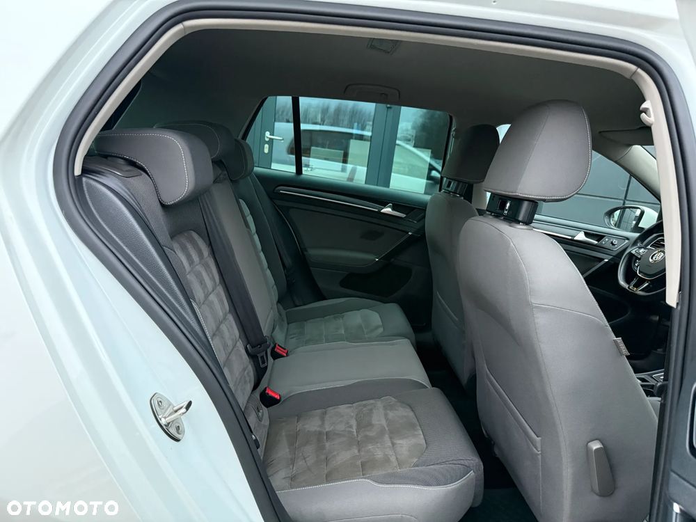 Volkswagen Golf - 26