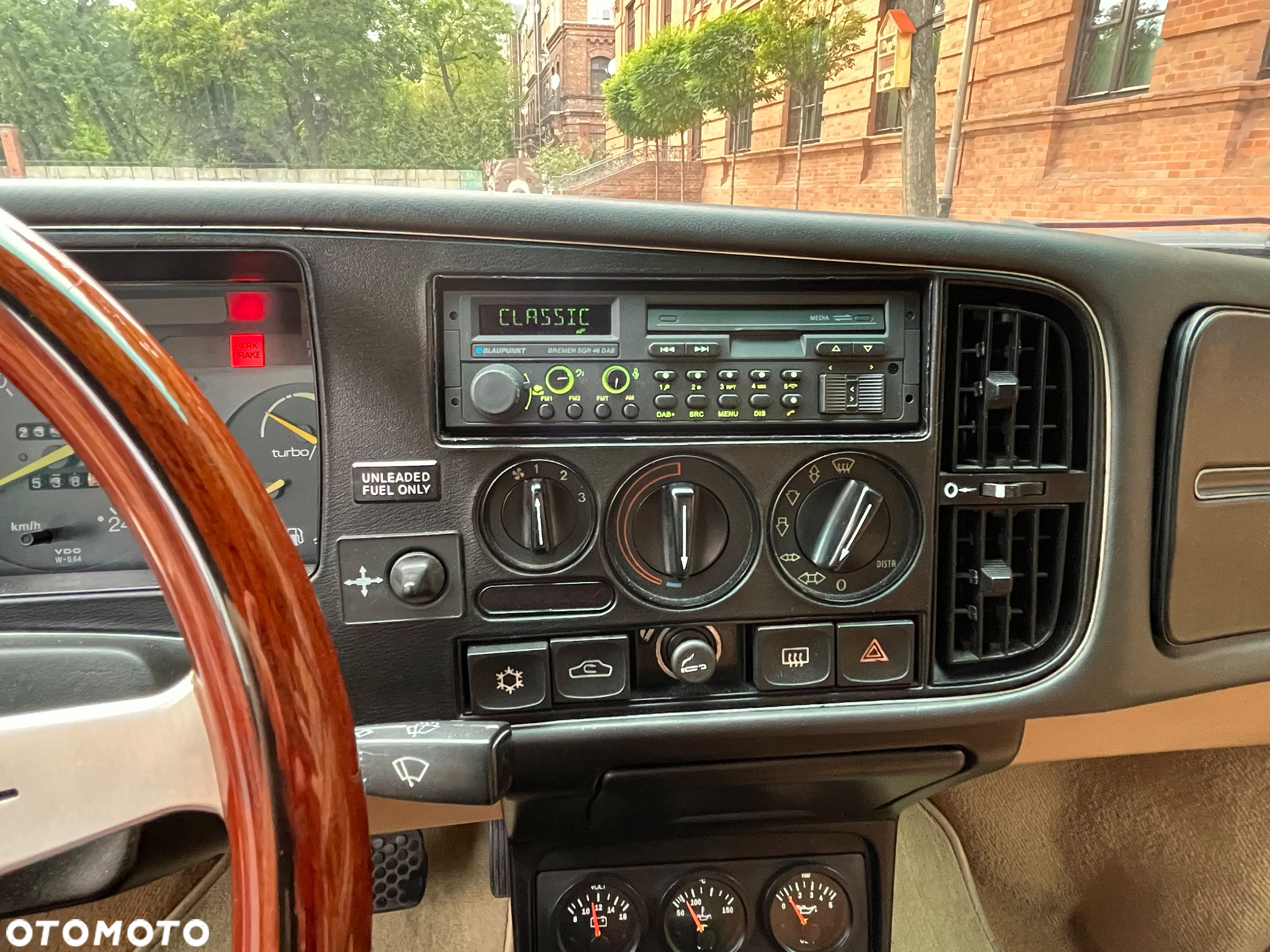 Saab 900 - 25