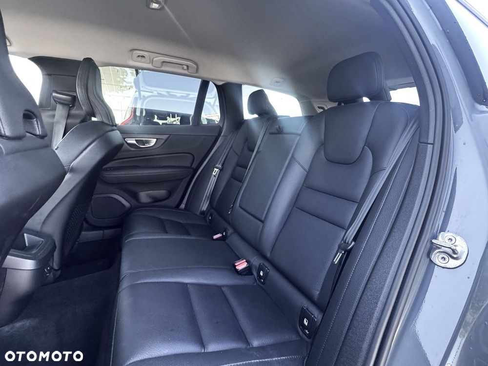 Volvo V60 Cross Country - 30