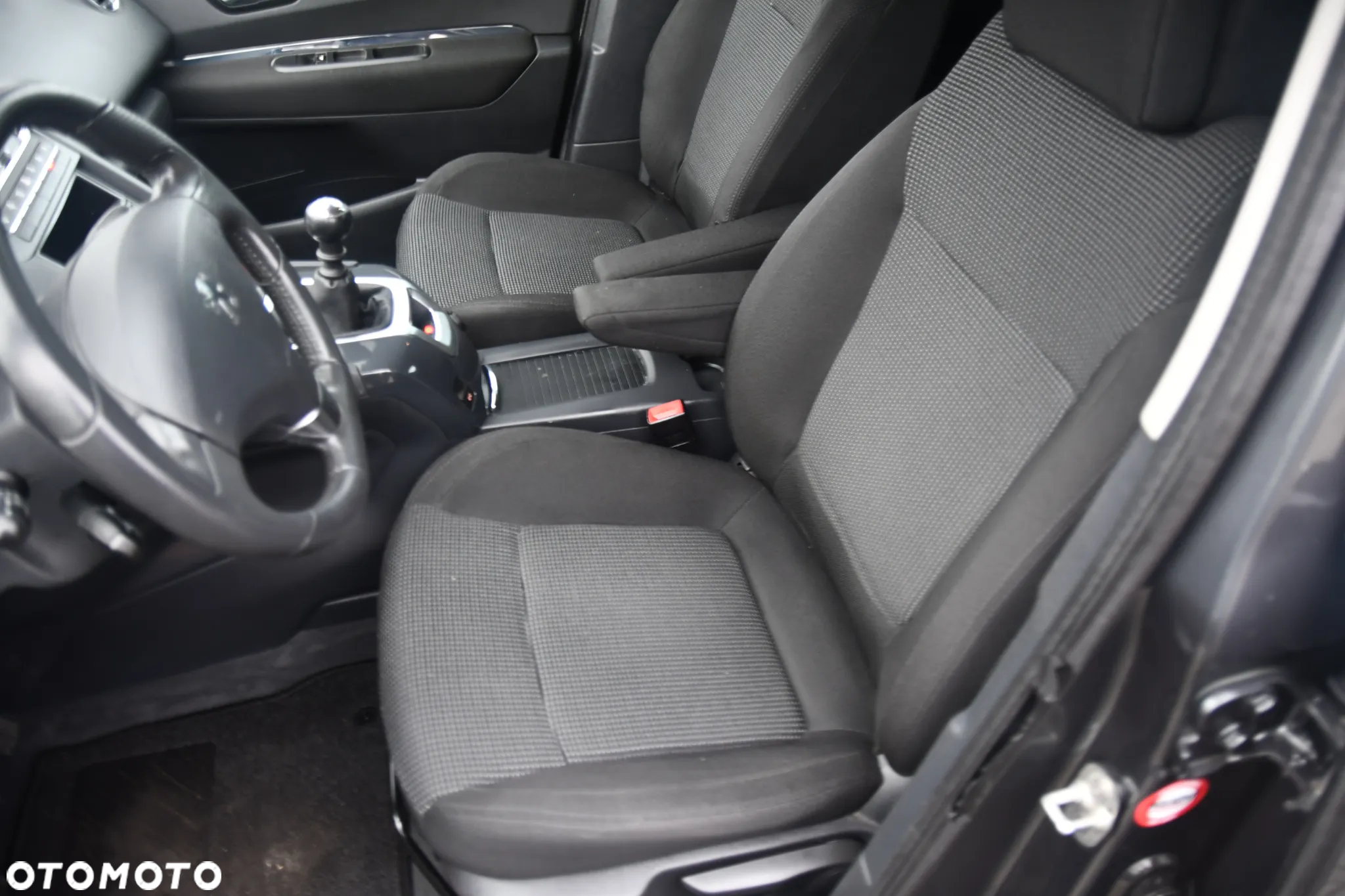 Peugeot 5008 1.6 THP Premium + - 12