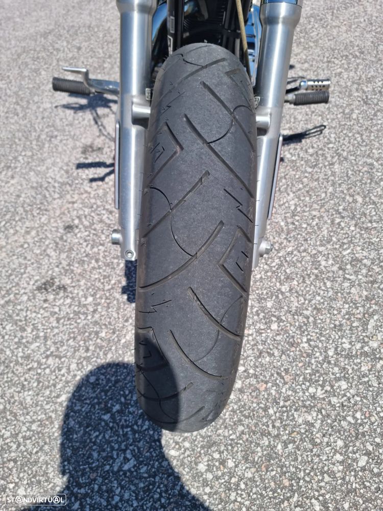 Harley-Davidson Sportster 1200 Custom - 5