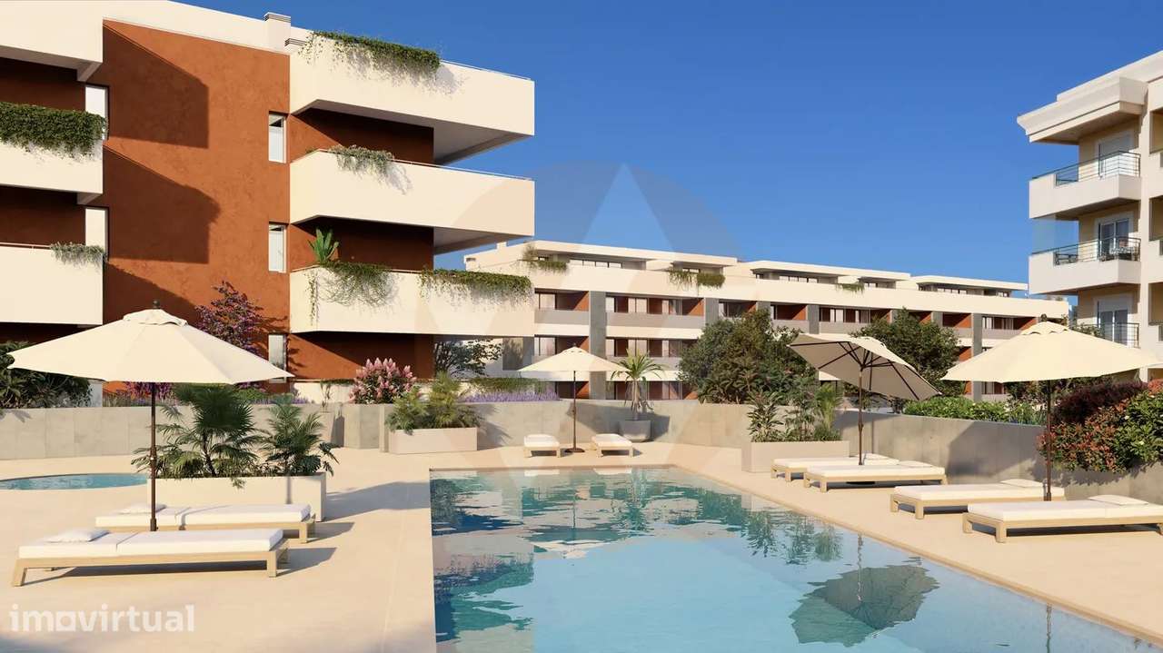 T2 de Luxo a 500m da Praia – Conforto e Tecnologia em Lagos - Grande imagem: 3/10