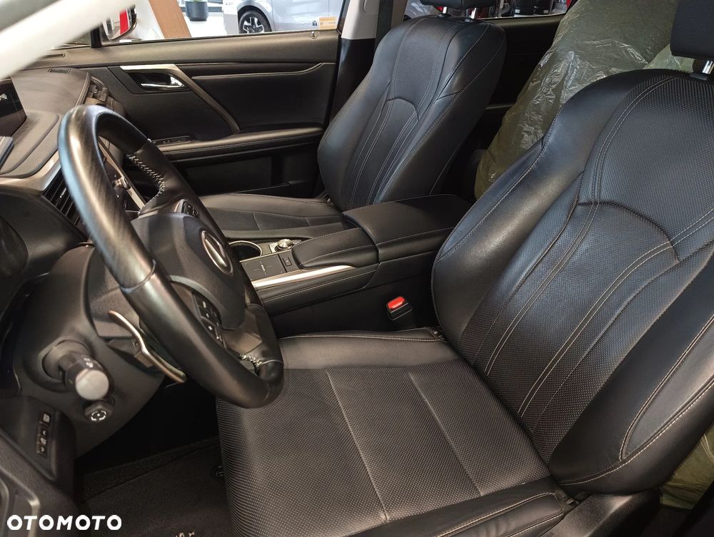 Lexus RX - 16
