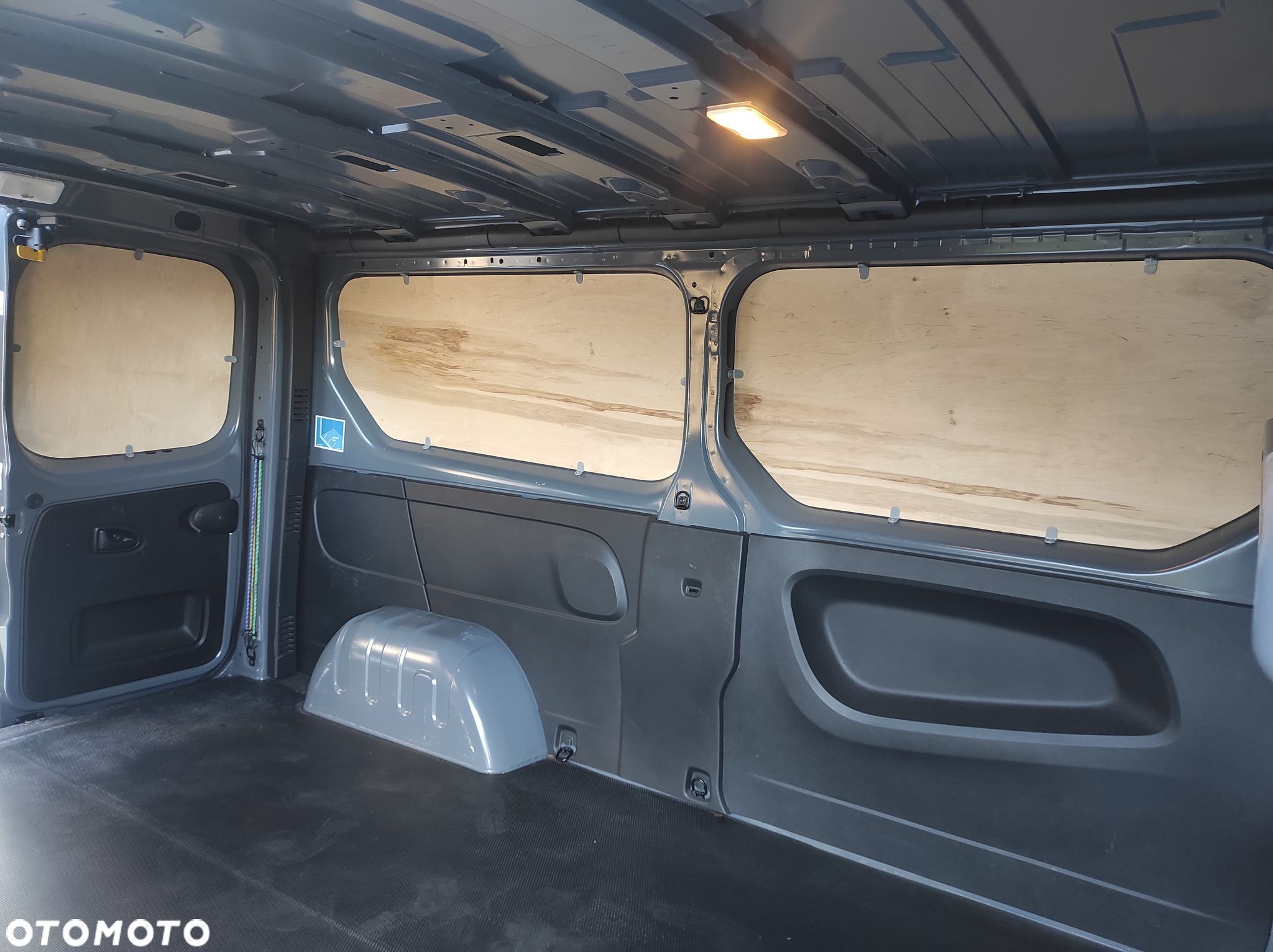 Zabudowa busa Renault Traffic L2 2014- - 1