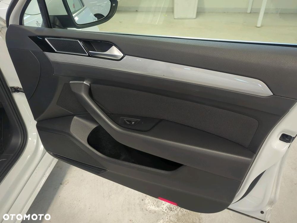 Volkswagen Passat 2.0 TDI EVO Business - 16