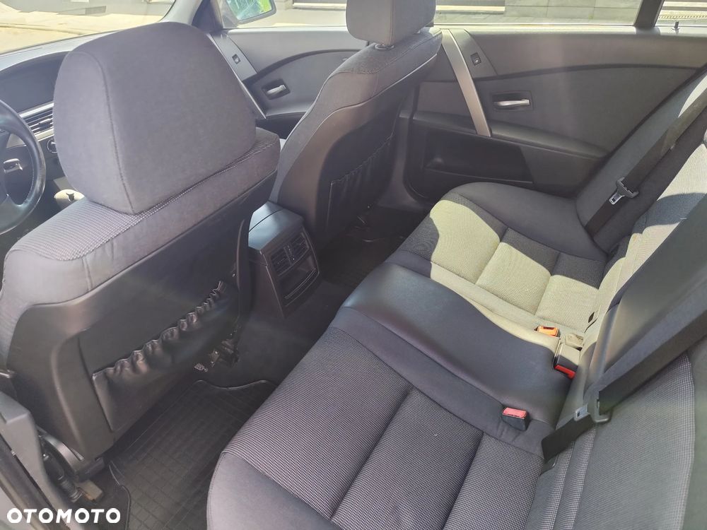 BMW Seria 5 525d - 11