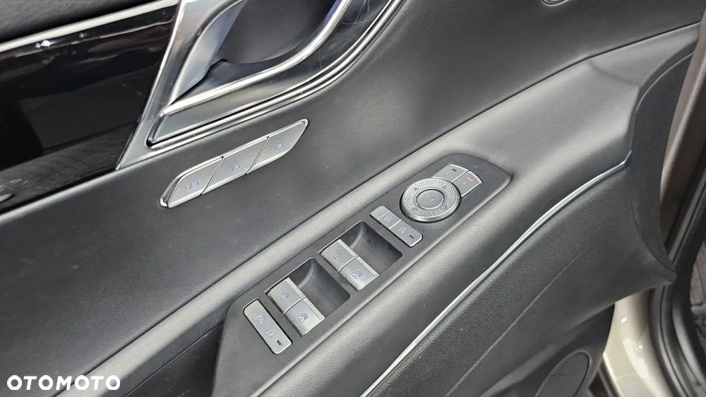 Hyundai Genesis 3.8 V6 GDI - 19