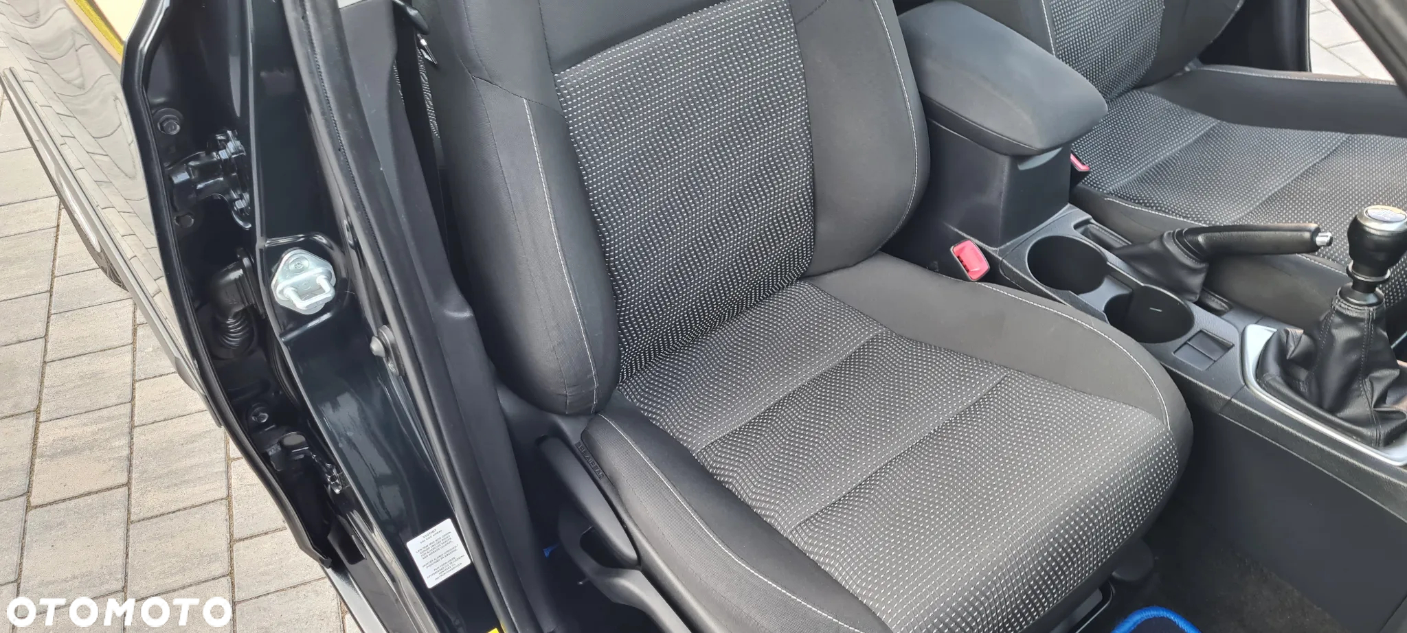 Toyota Auris 1.6 Premium - 27